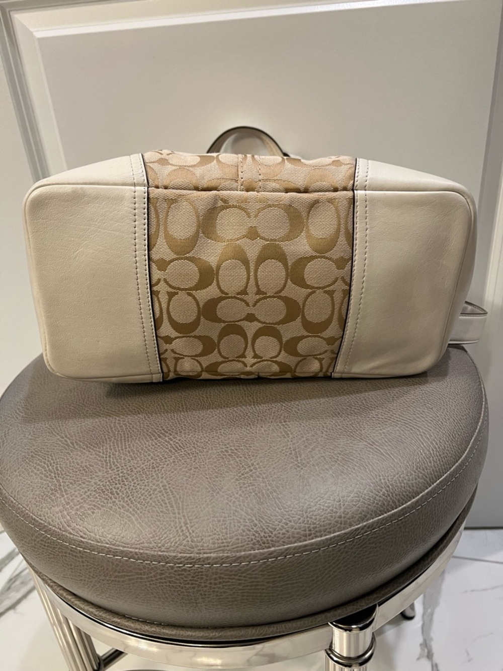 Coach Beige Signature Canvas Shoulder Bag with Cream Leather Accents - Picture 3 of 5